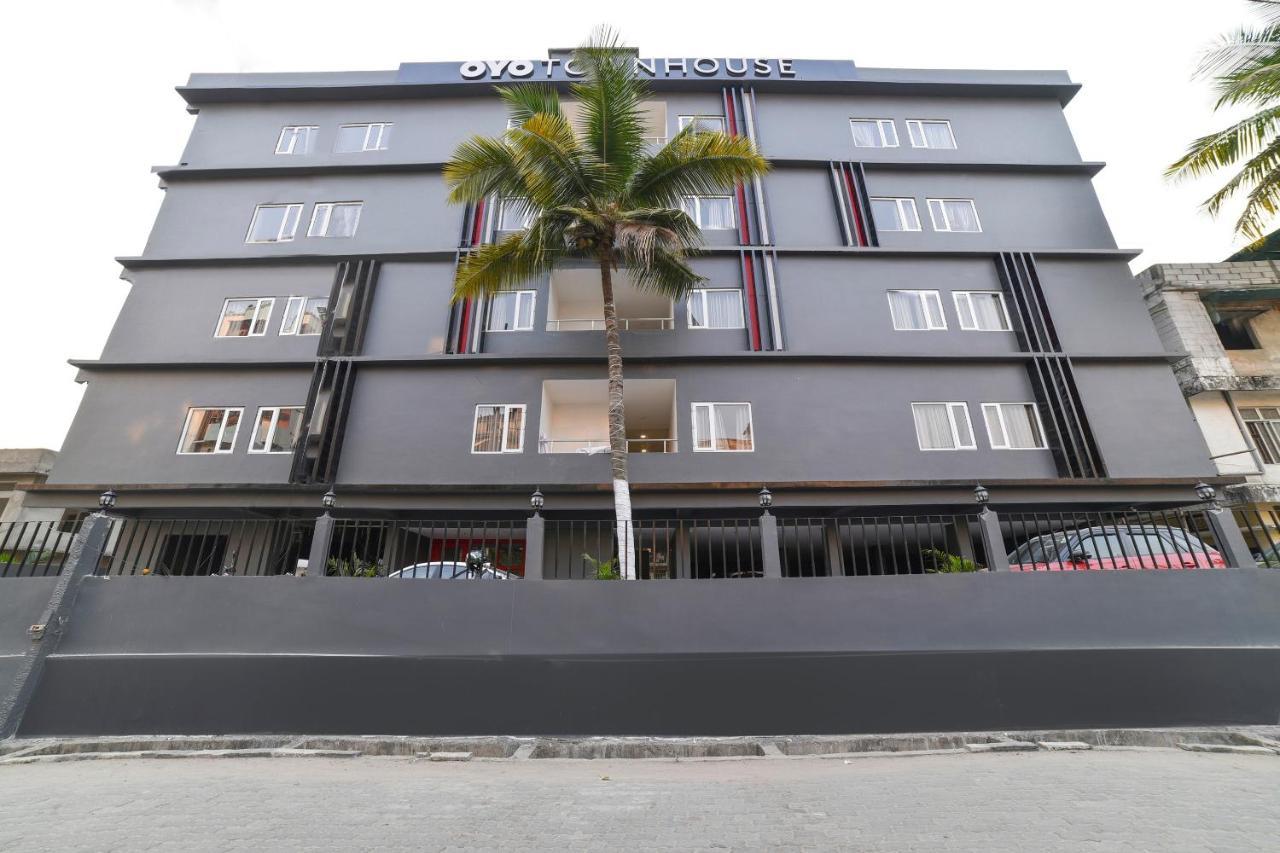 Vaccinated Staff- Oyo Townhouse 384 Nk Hotels Dispur Exterior foto