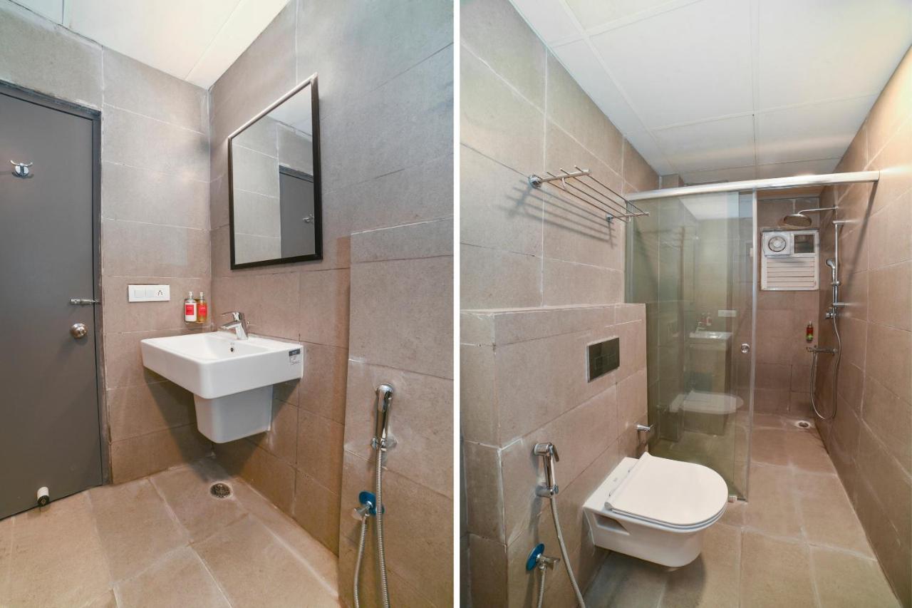 Vaccinated Staff- Oyo Townhouse 384 Nk Hotels Dispur Exterior foto